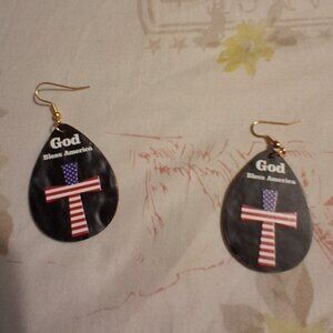 BEAUTFUIL GOD BLESS AMERICIAN PATRIOT EARRINGSfinal price please cant afford any